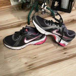Women’s size 6 Nike sneakers- youth girls size 3 should fit